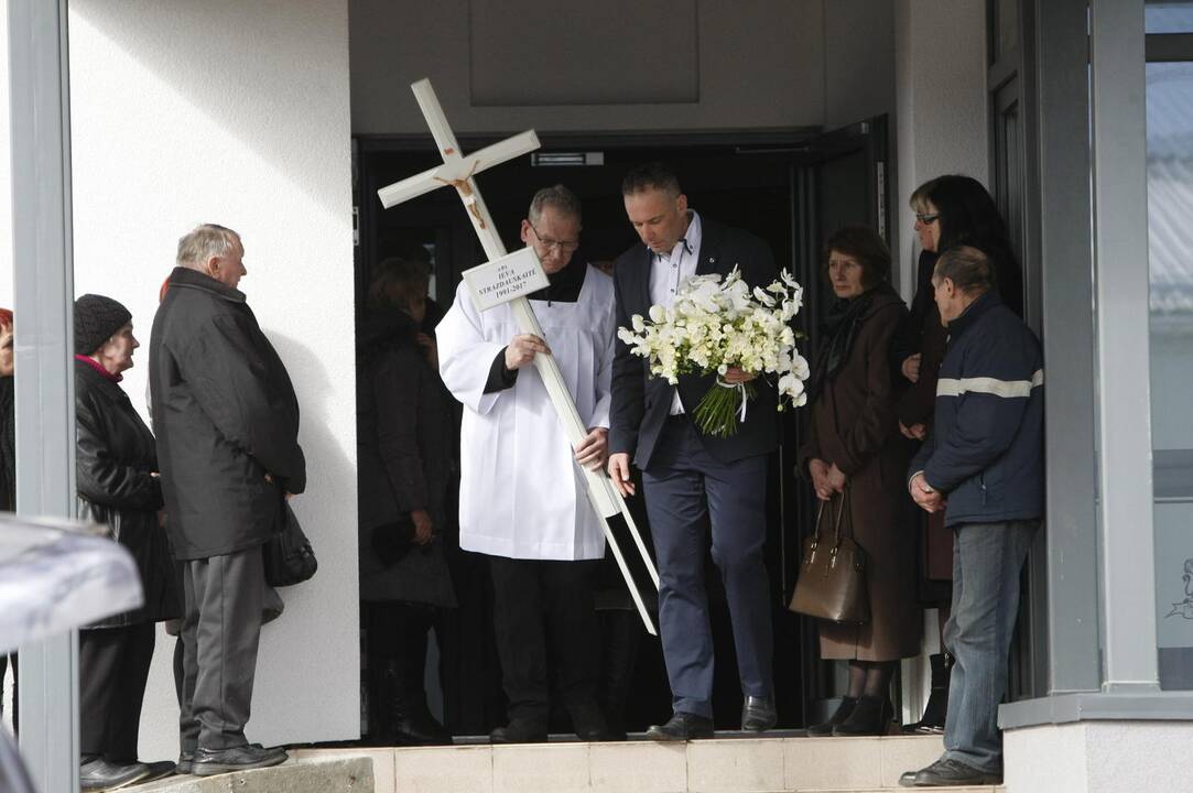 I. Strazdauskaitės laidotuvės