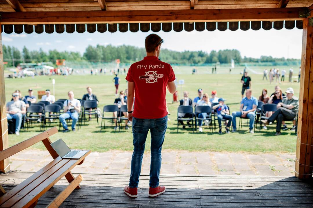 Pirmasis dronų festivalis