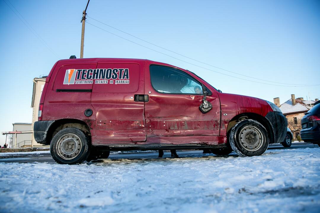 Dviejų automobilių avarija Veiverių gatvėje