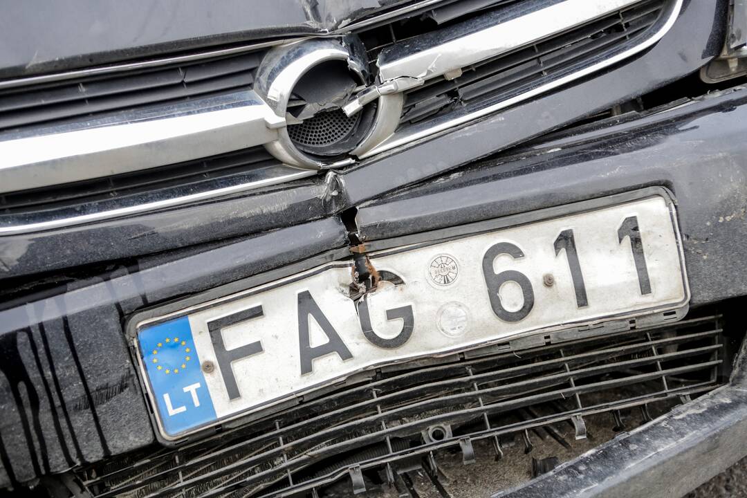 Trijų automobilių avarija Nuokalnės g.