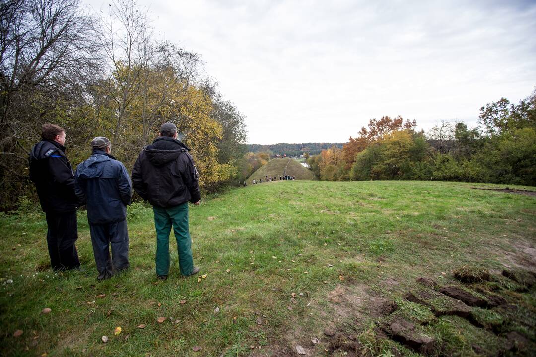 Archeologiniai kasinėjimai Pyplių piliakalnyje