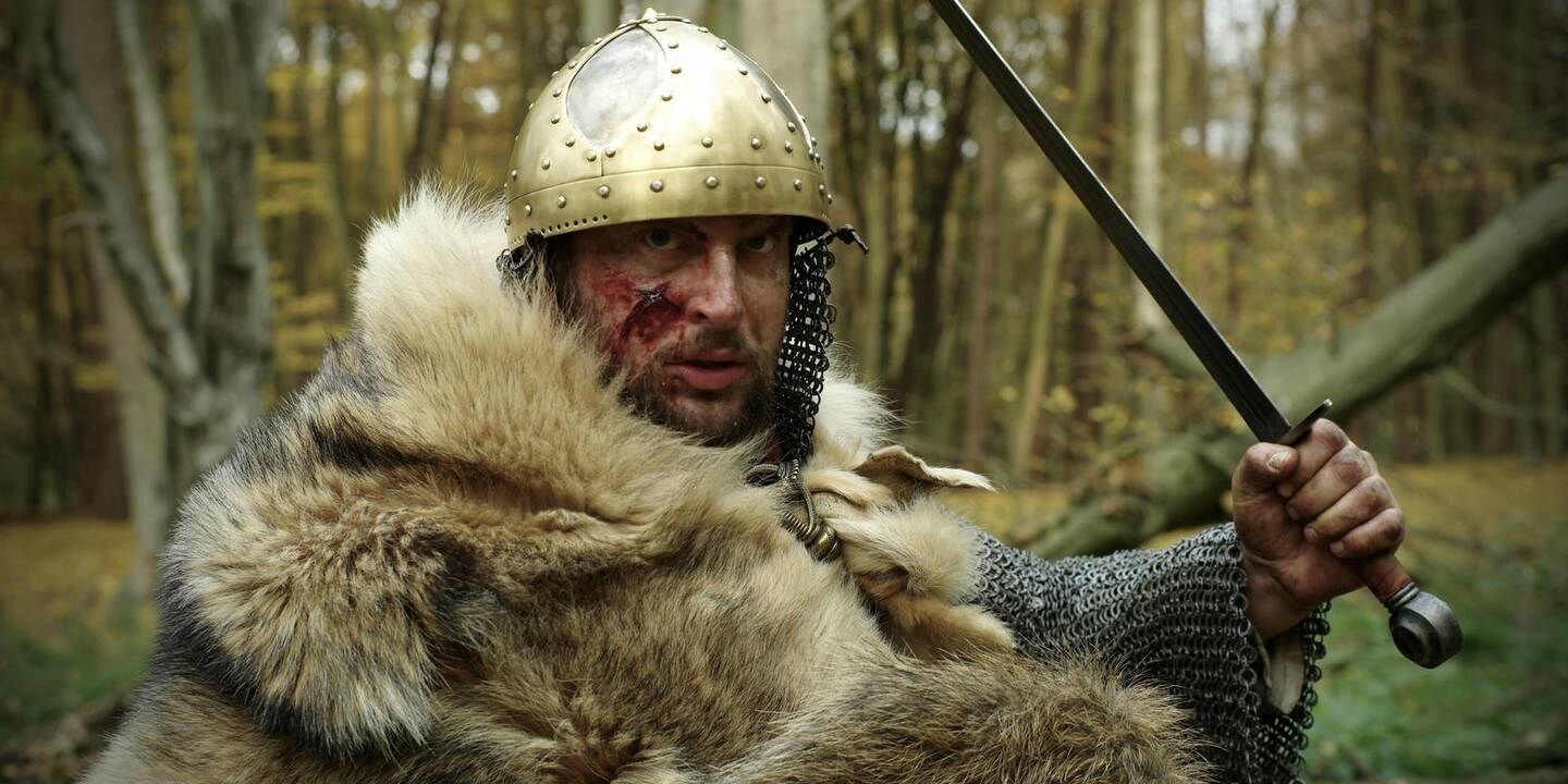 Kęstutis Jakštas ir Gabija Jaraminaitė filme "Tokijo teismas"