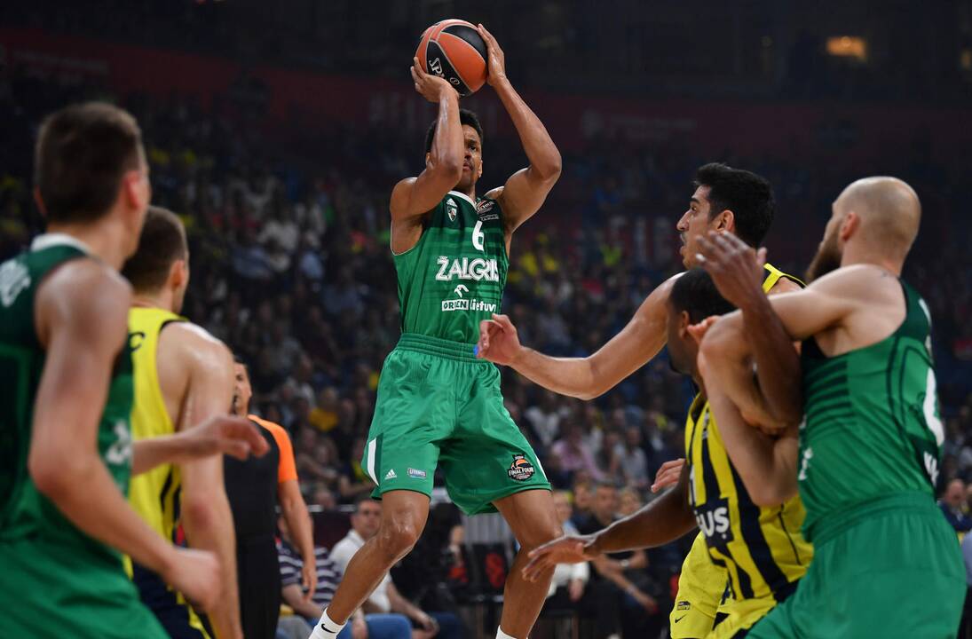 Eurolygos pusfinalis: „Žalgiris“ -  „Fenerbahce“ 67:76