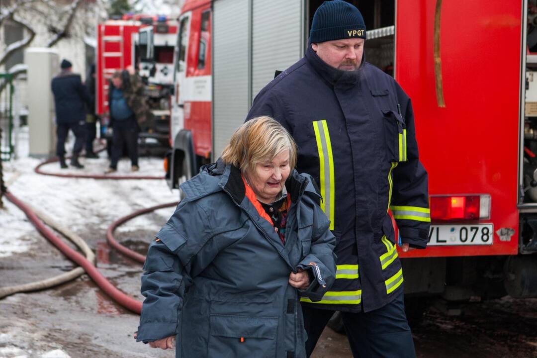 Šančiuose degė medinis namas