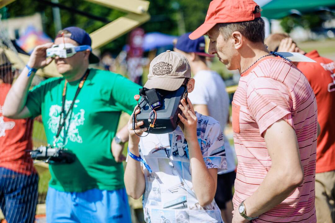 Pirmasis dronų festivalis