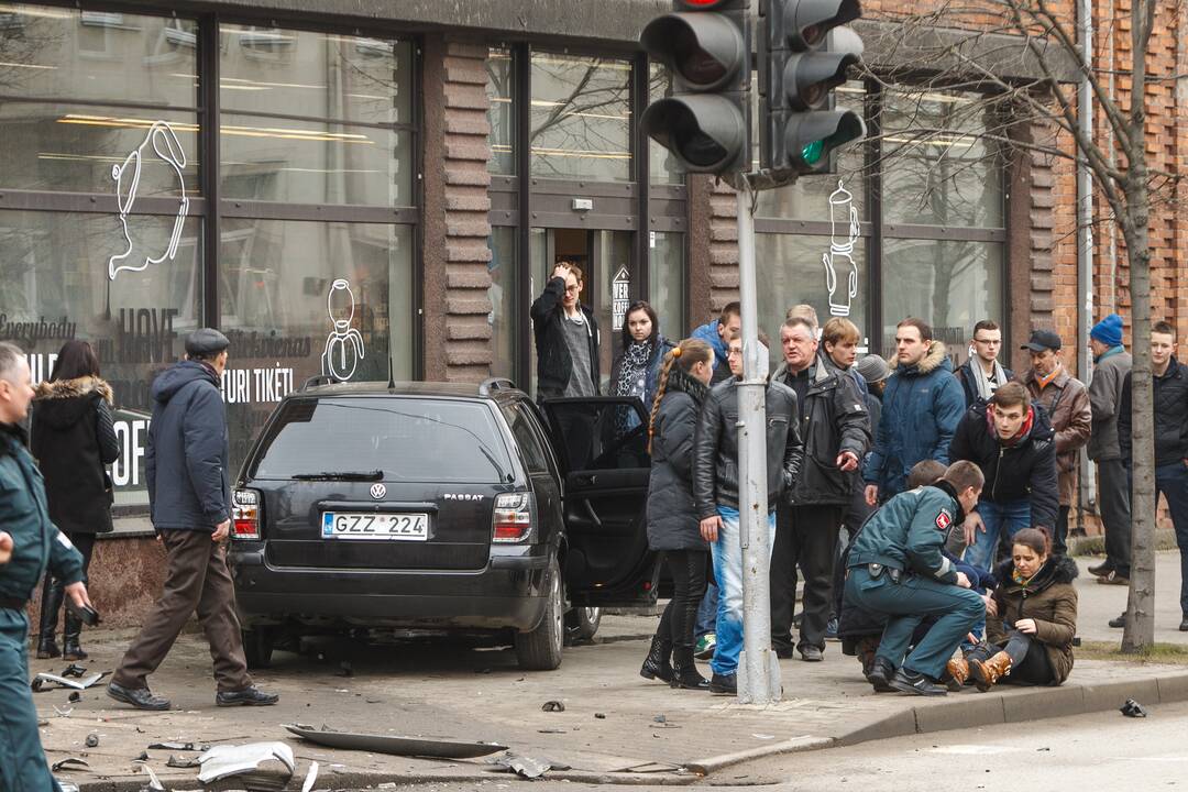 Avarija Kęstučio ir Maironio gatvių sankryžoje