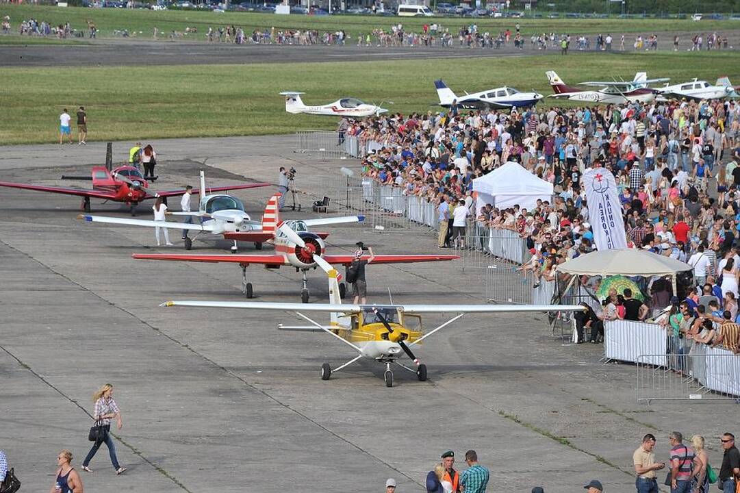 Vaizdas: šventės svečiai galės išvysti ir tradicinį trijų lakūnų akrobatinį skrydį „Sparnas prie sparno“, pelniusį aukštas vietas tarptautinių aviacijos varžybų arenoje.