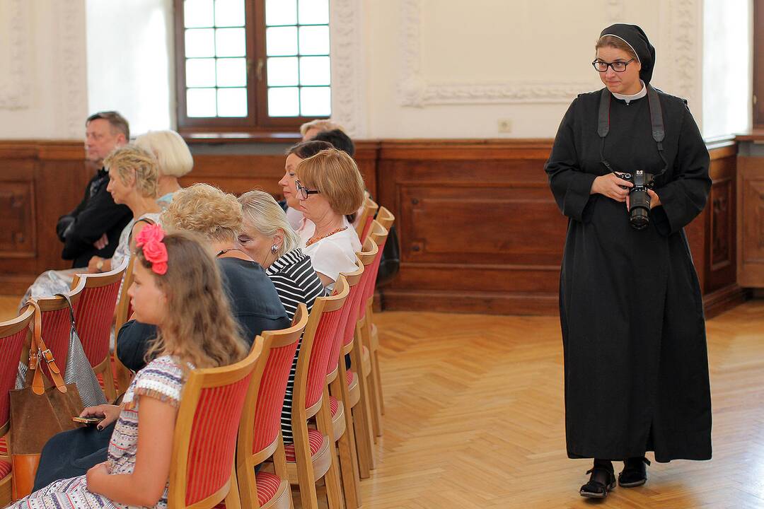 Seserų benediktinių paramos renginys