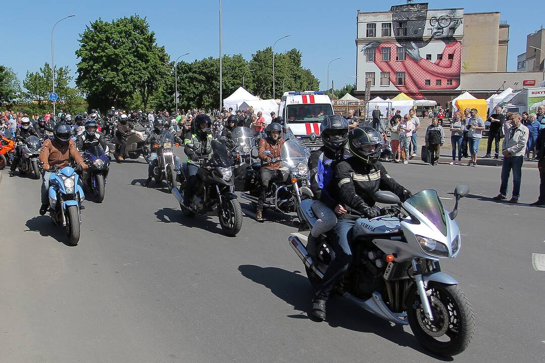 „Bike Show Millennium“ akimirkos