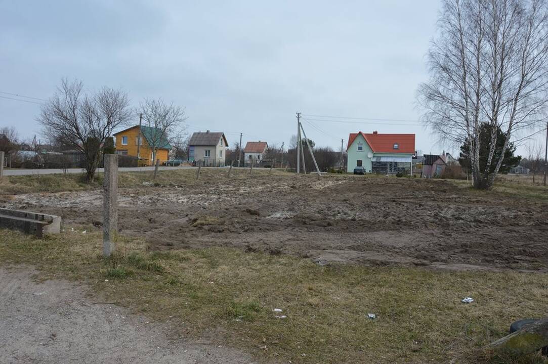 Šiukšlyno vietoje – žaidimų aikštelė