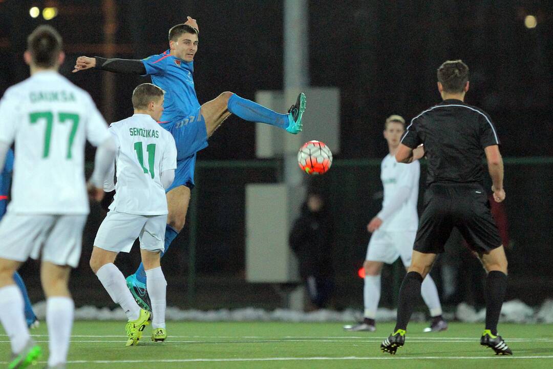 Lietuvos futbolo A lyga: „Kauno Žalgiris“– Kauno „Stumbras“ 1:2.