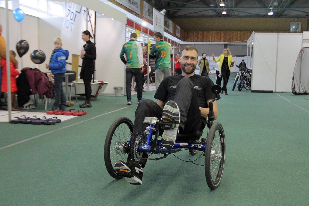 Kaune lengvosios atletikos ir futbolo maniežuose vyksta sveikatos paroda ir sporto mugė.