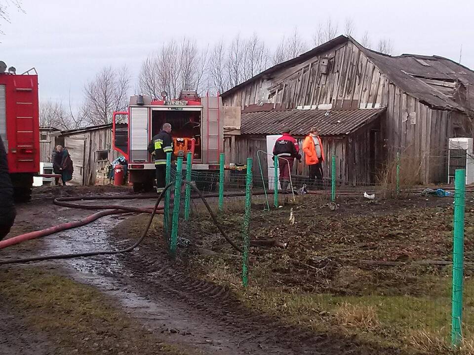 Drevernoje ugnis pasiglemžė gyvenamąjį namą