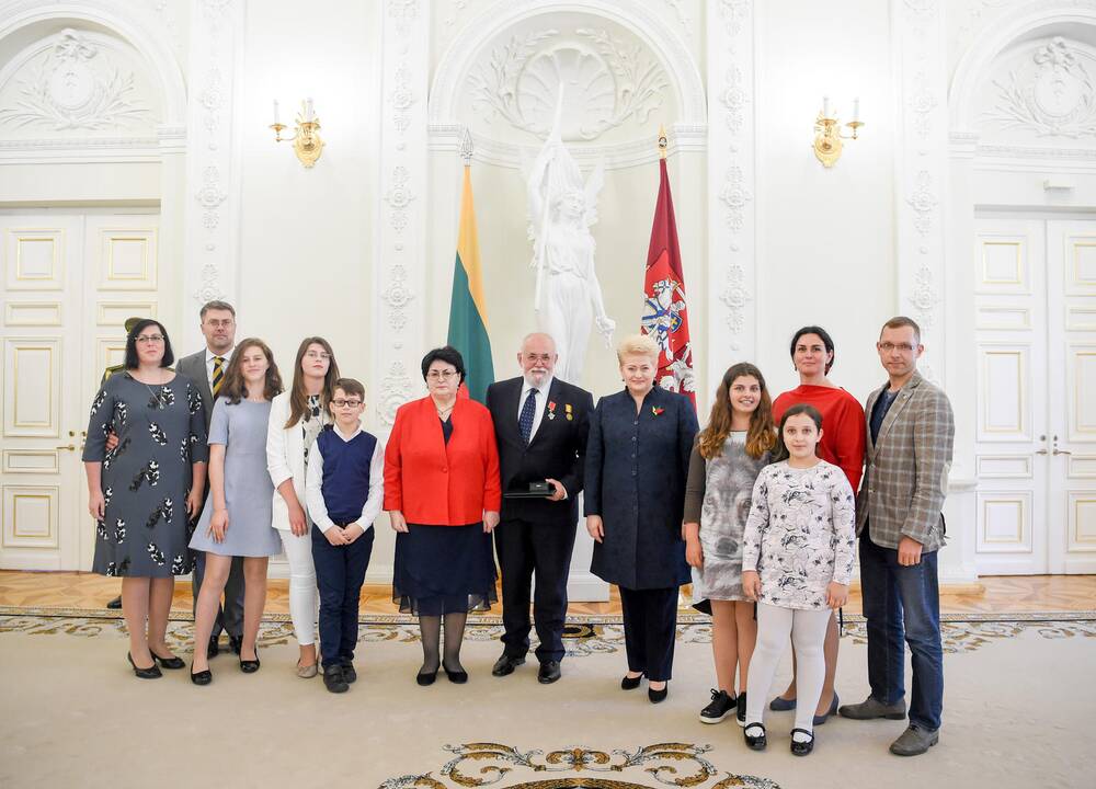 Prezidentė įteikė valstybės ordinus ir medalius