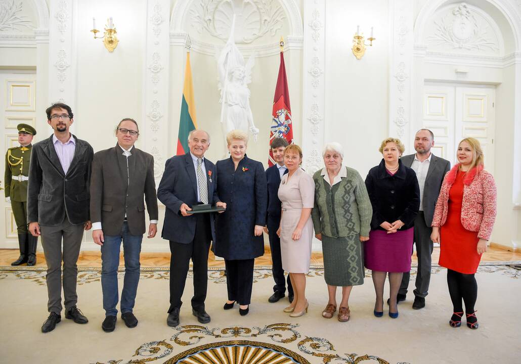 Prezidentė įteikė valstybės ordinus ir medalius