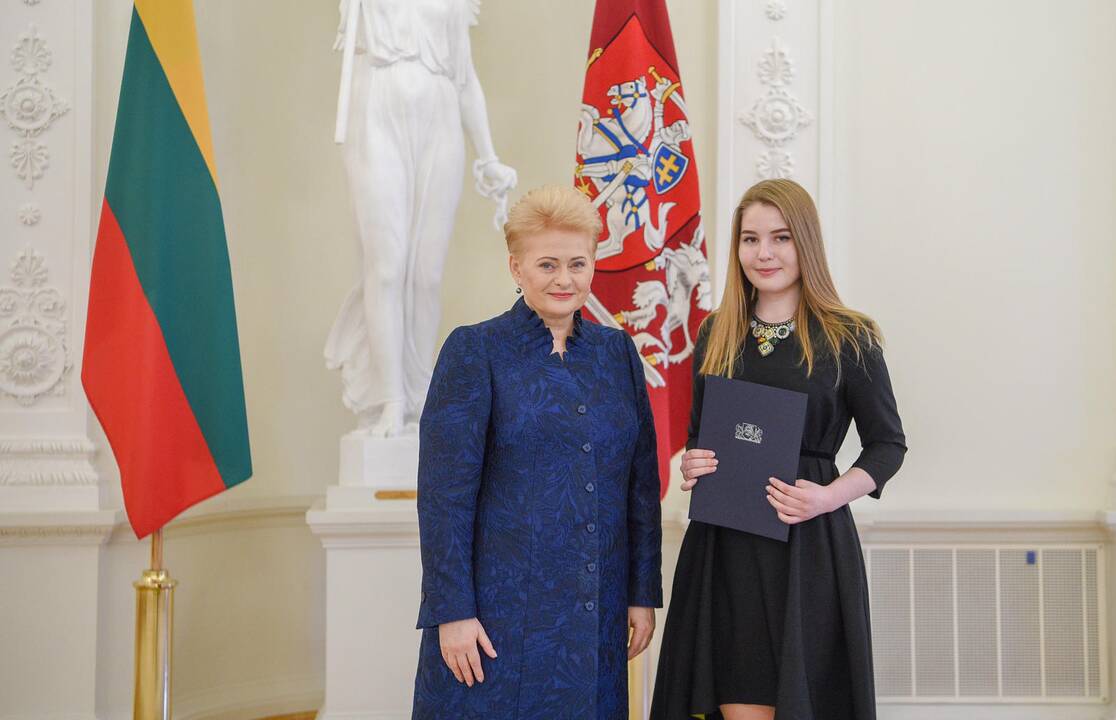 Nacionalinio diktanto konkurso laureatų apdovanojimai