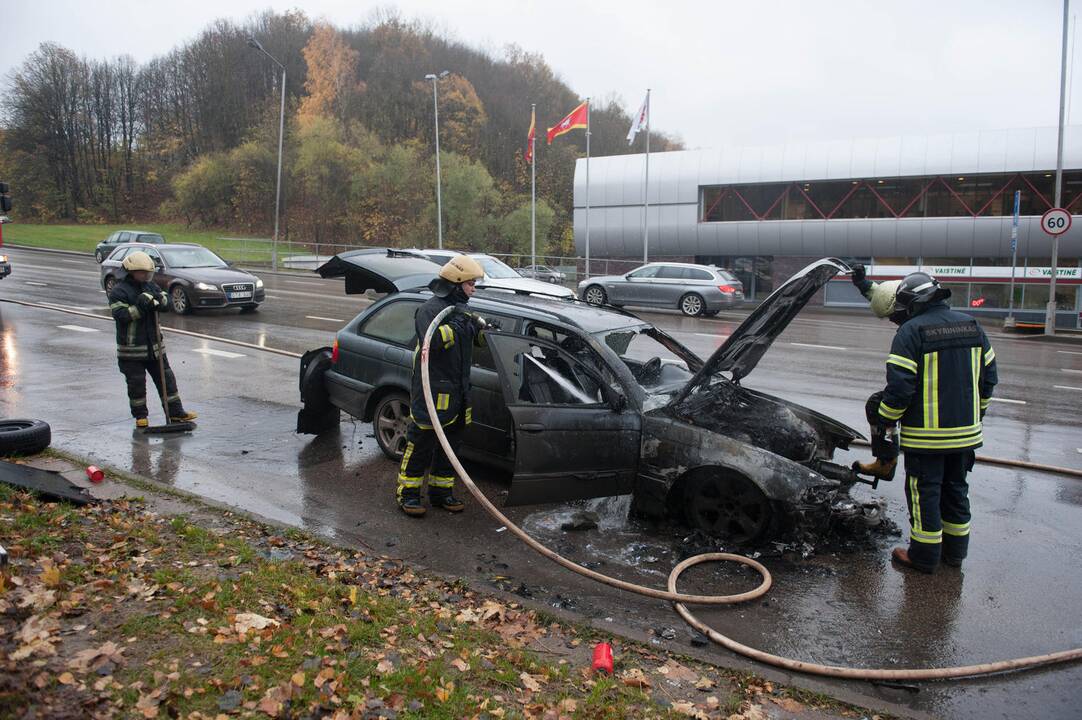 Šiaurės pr. supleškėjo BMW