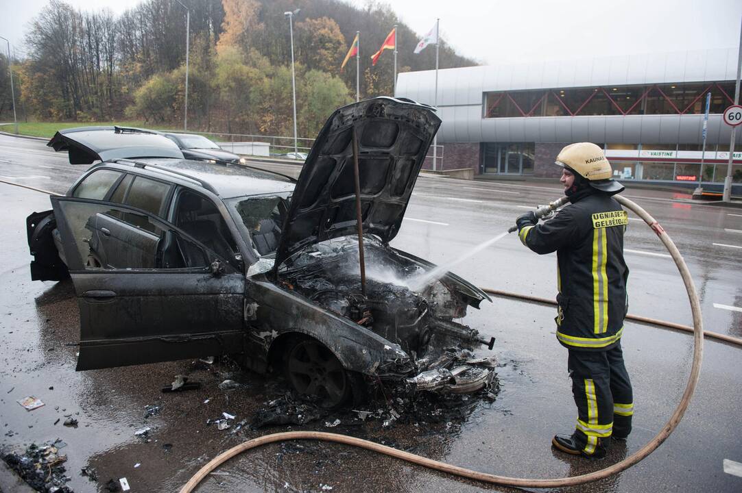 Šiaurės pr. supleškėjo BMW