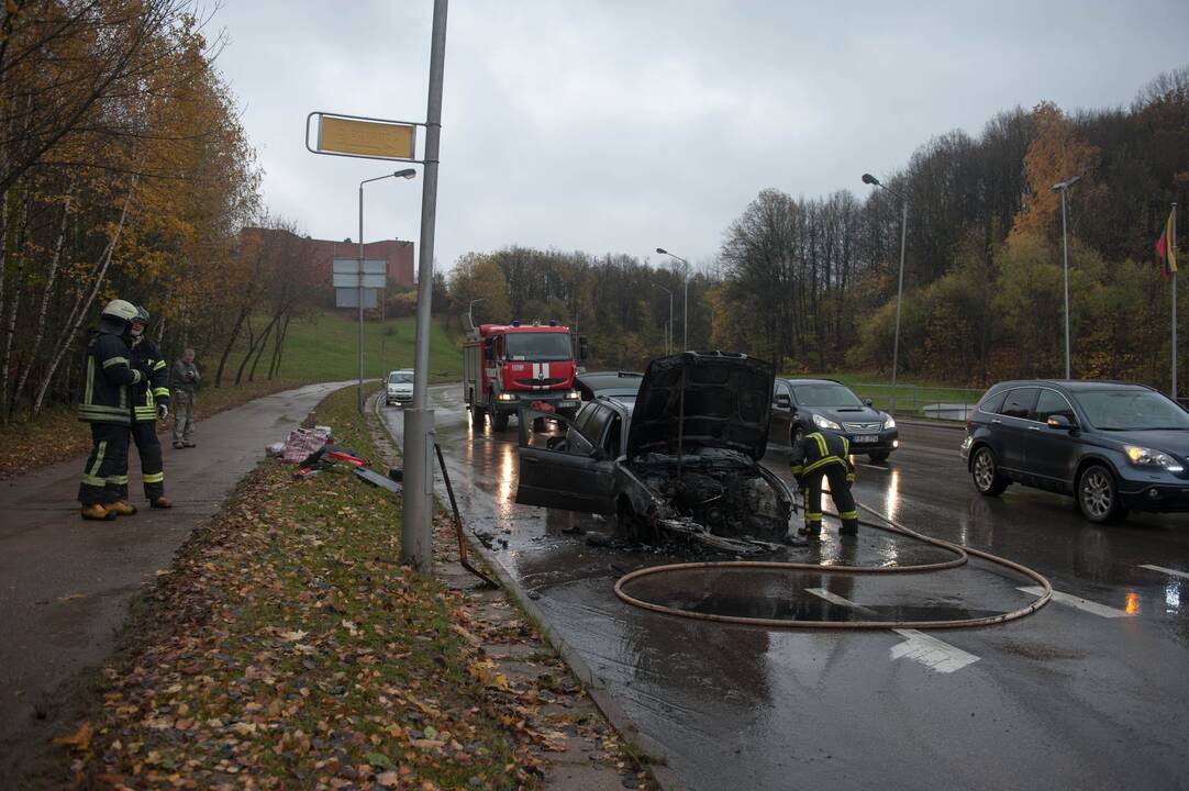 Šiaurės pr. supleškėjo BMW