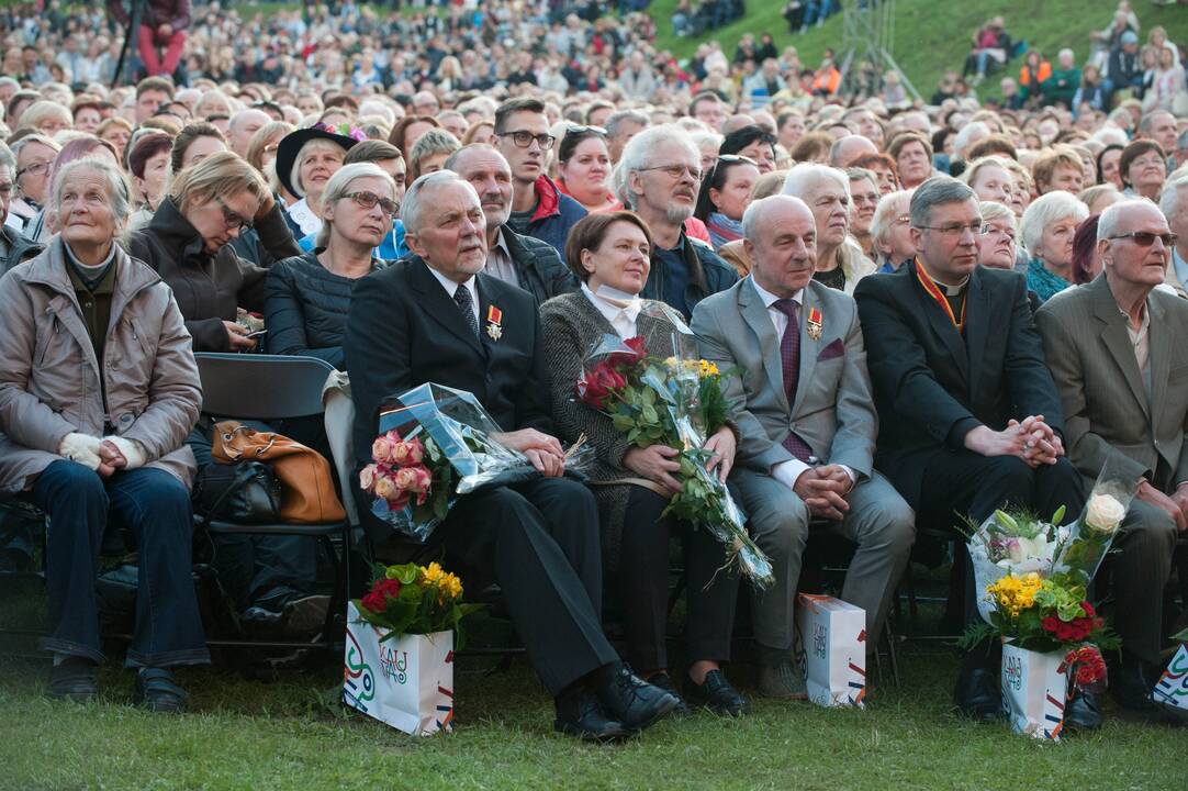 Šventinės akimirkos prie Kauno pilies