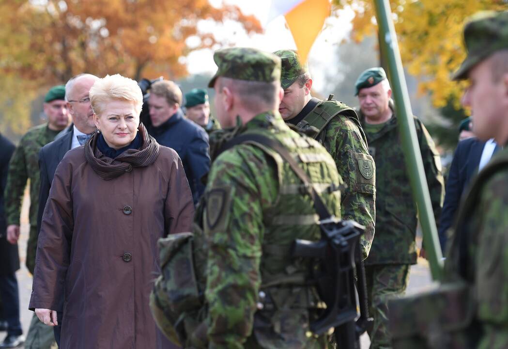 Prezidentė aplankė Alytuje tarnaujančius karius