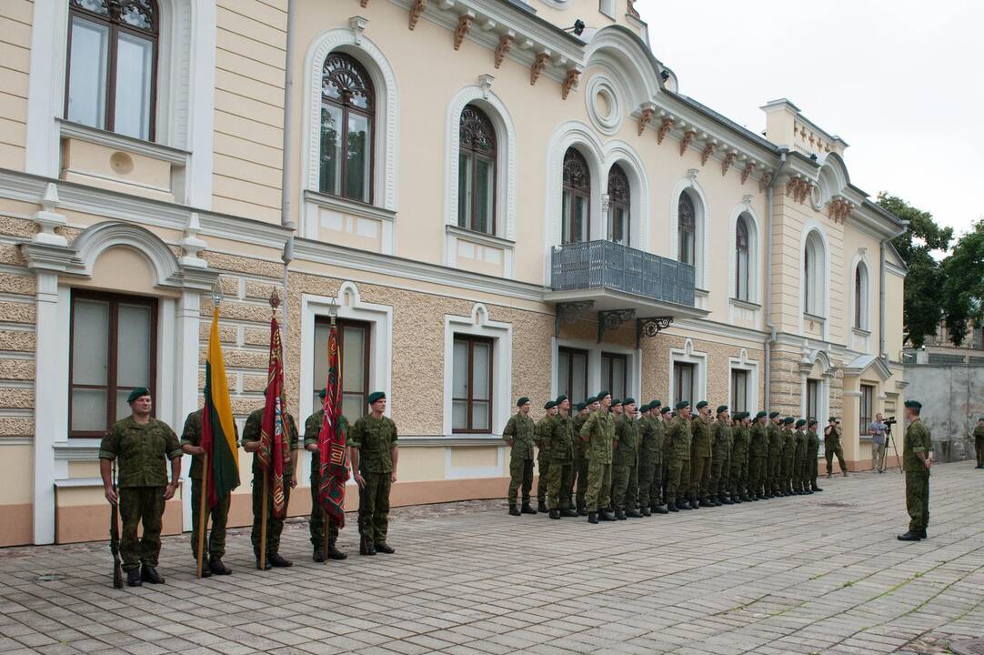 Prisiekė nauja karininkų laida