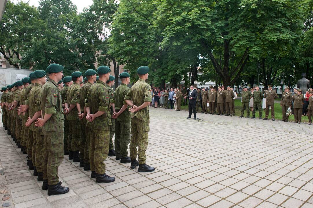 Prisiekė nauja karininkų laida