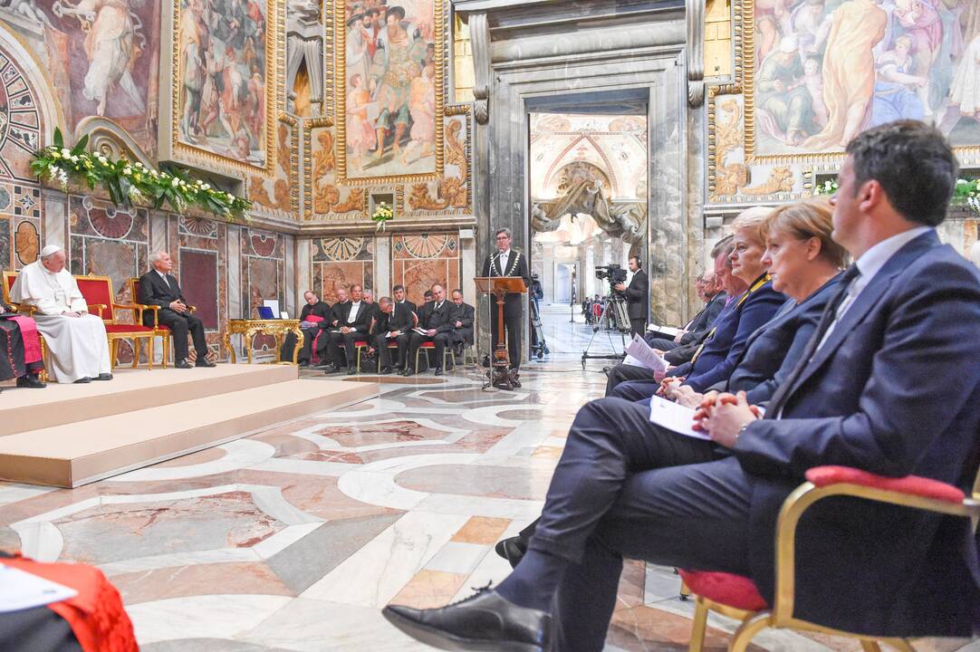 D. Grybauskaitė dalyvavo popiežiaus apdovanojimo ceremonijoje