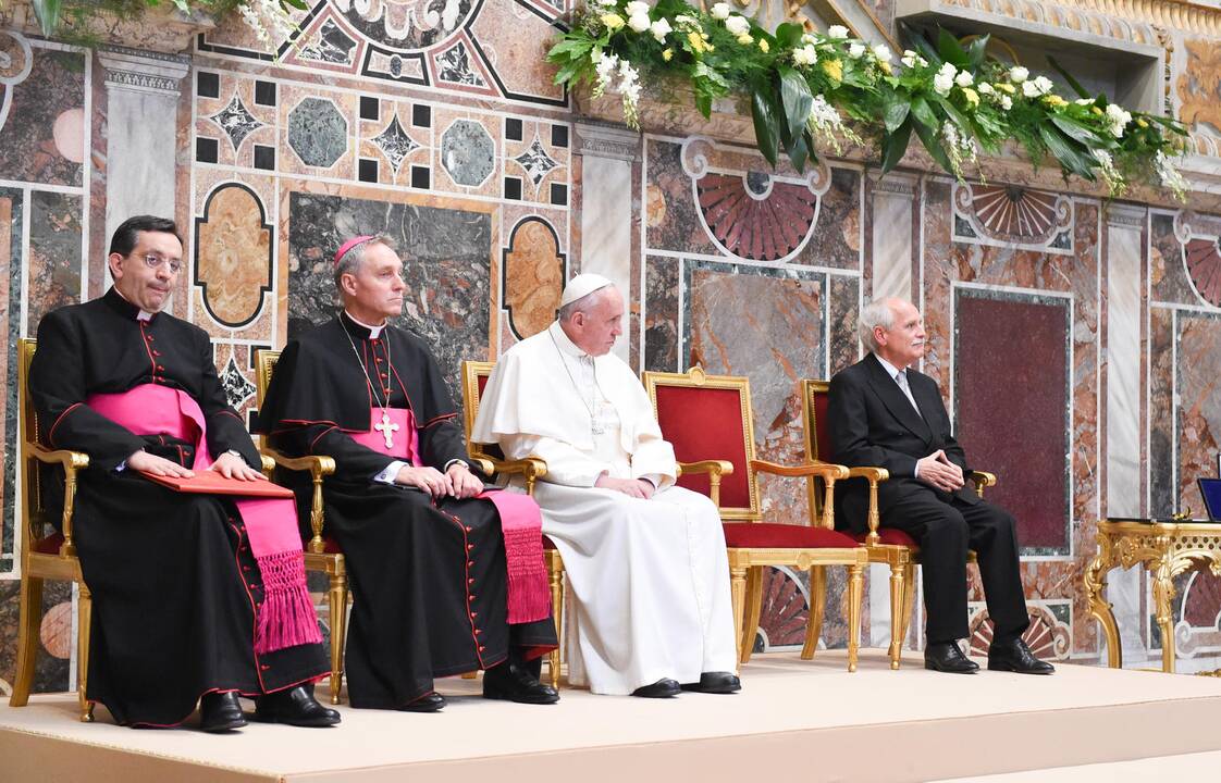 D. Grybauskaitė dalyvavo popiežiaus apdovanojimo ceremonijoje