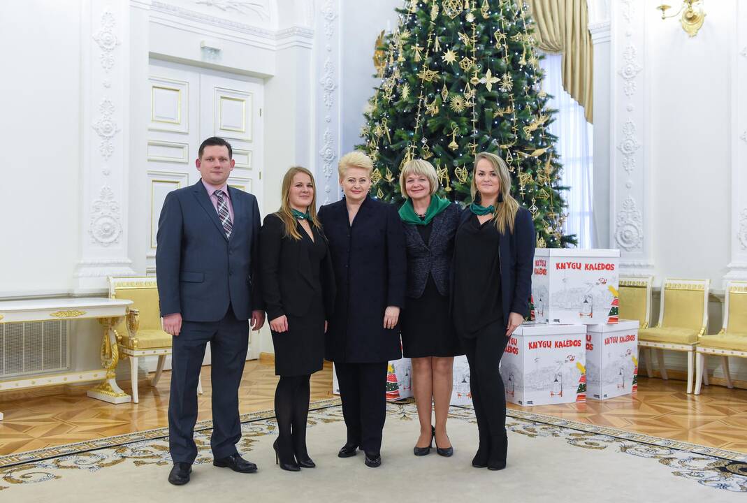 Į Prezidentūrą sugužėjo lietuviškų mokyklų užsienyje mokiniai