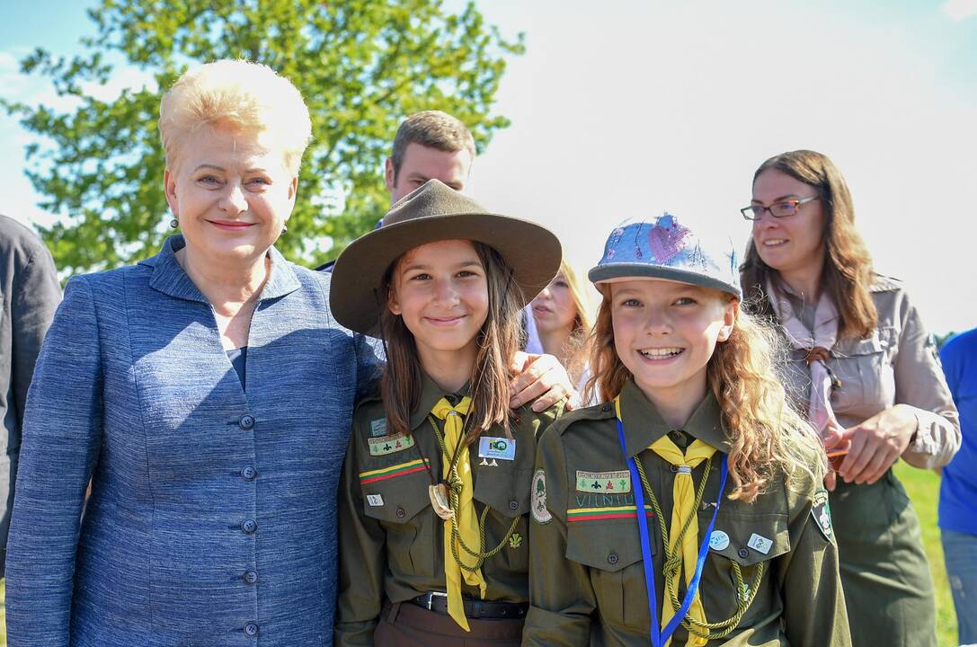 Prezidentei įteiktas garbingiausias skautų apdovanojimas