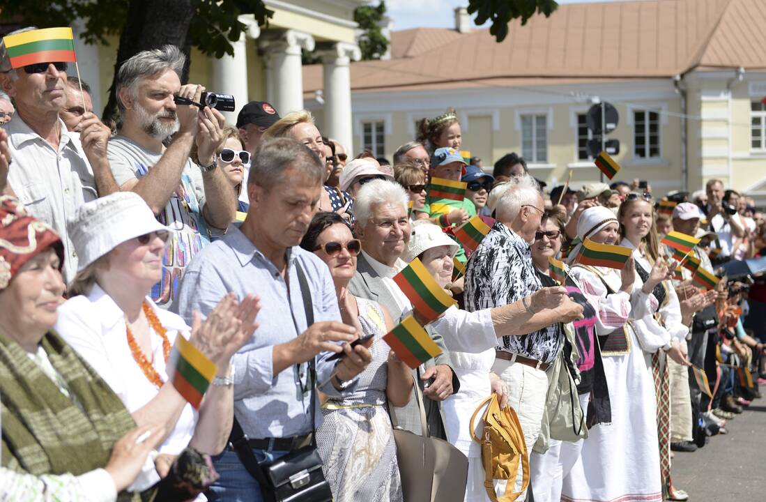 D. Grybauskaitė dalyvavo Valstybės vėliavų pakėlimo ceremonijoje