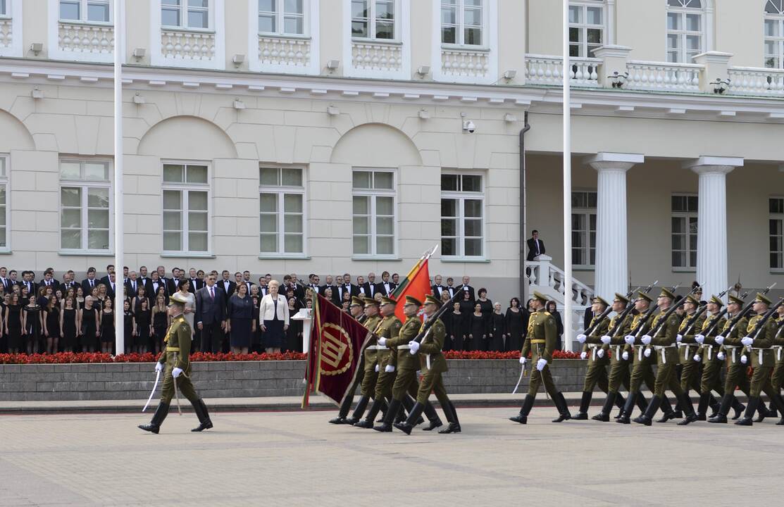 D. Grybauskaitė dalyvavo Valstybės vėliavų pakėlimo ceremonijoje