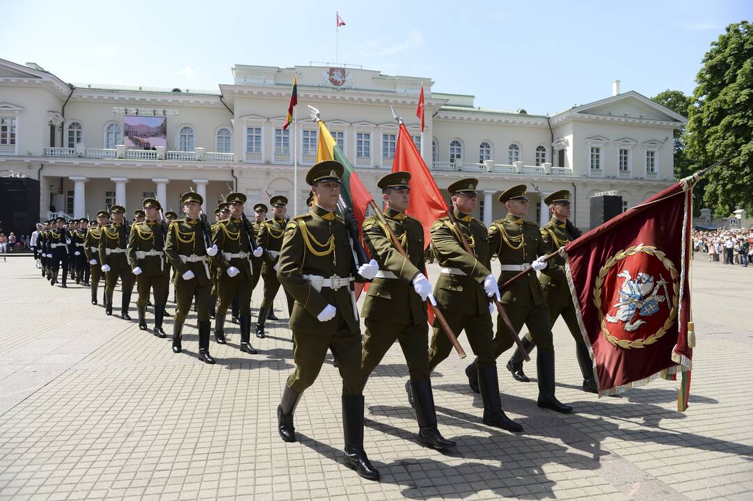 D. Grybauskaitė dalyvavo Valstybės vėliavų pakėlimo ceremonijoje