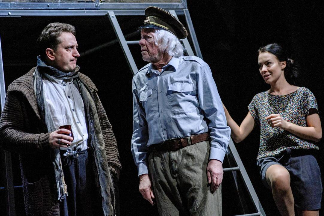 Emocijos: scena iš H.Ibseno „Laukinės anties“. J.Puodėnaitė – Gina, V.Jočys – Jalmaras Ekdalis, S.Šakinytė – Hedviga.