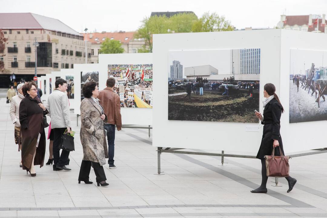 Katedros aikštėje atidaryta Z. Kazėno fotografijų paroda