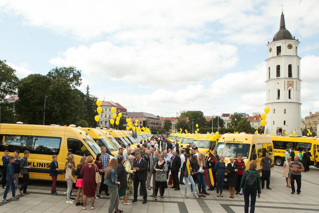 Mokykloms – nauji geltonieji autobusiukai