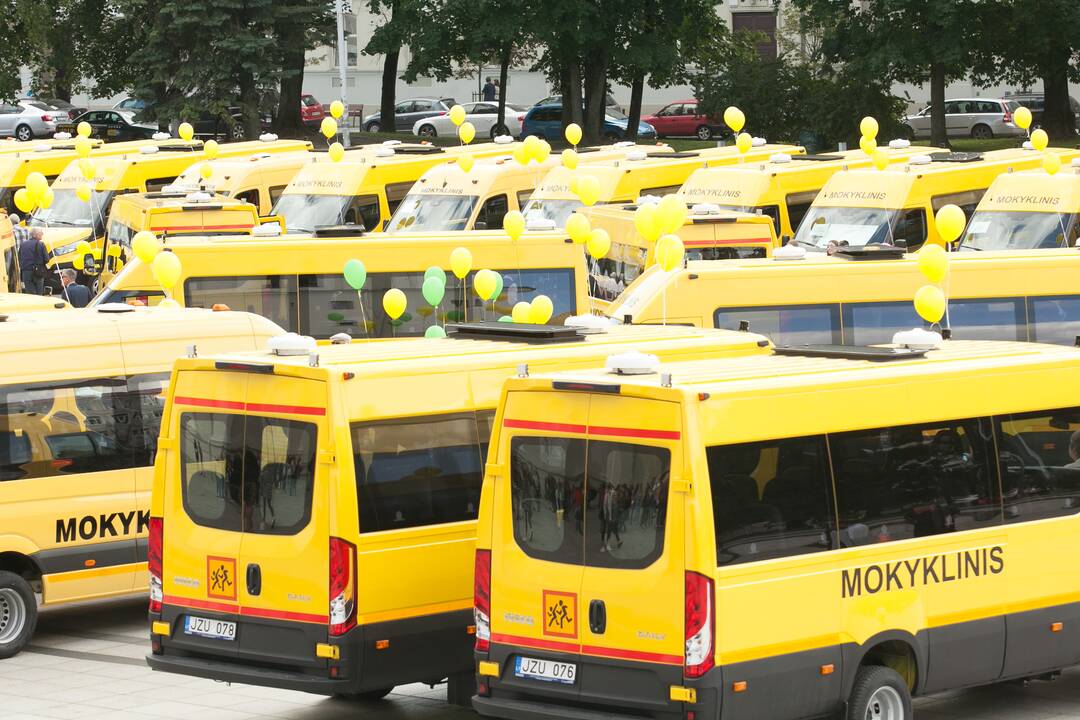 Mokykloms – nauji geltonieji autobusiukai