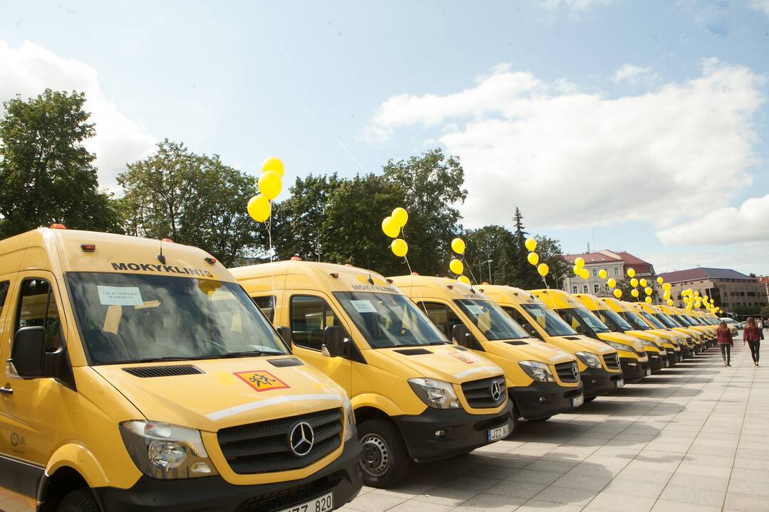 Mokykloms – nauji geltonieji autobusiukai