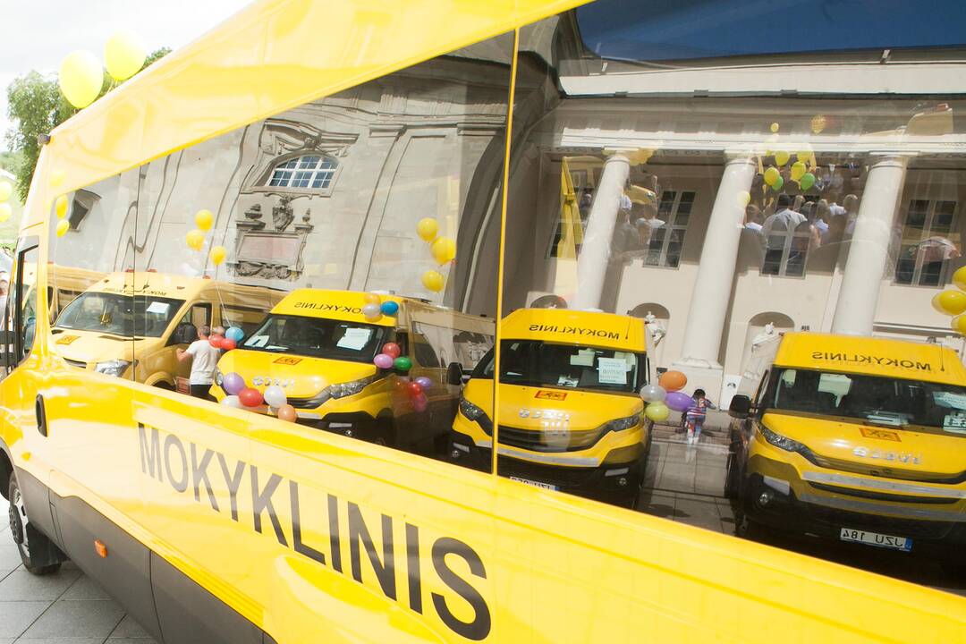 Mokykloms – nauji geltonieji autobusiukai