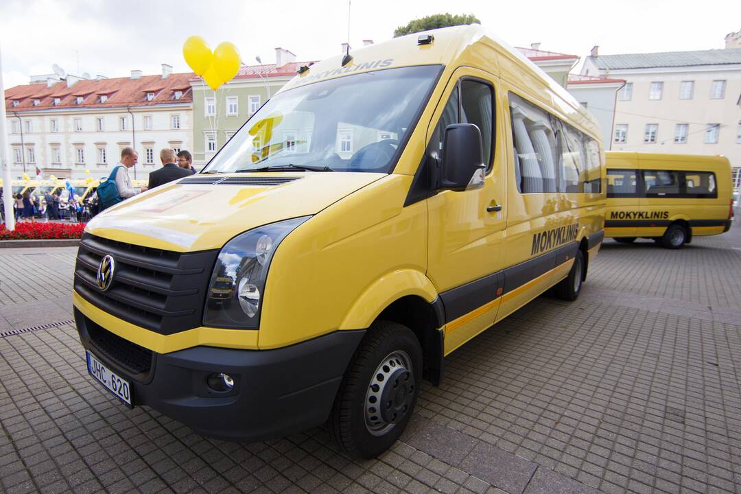 Nauji autobusiukai mokykloms