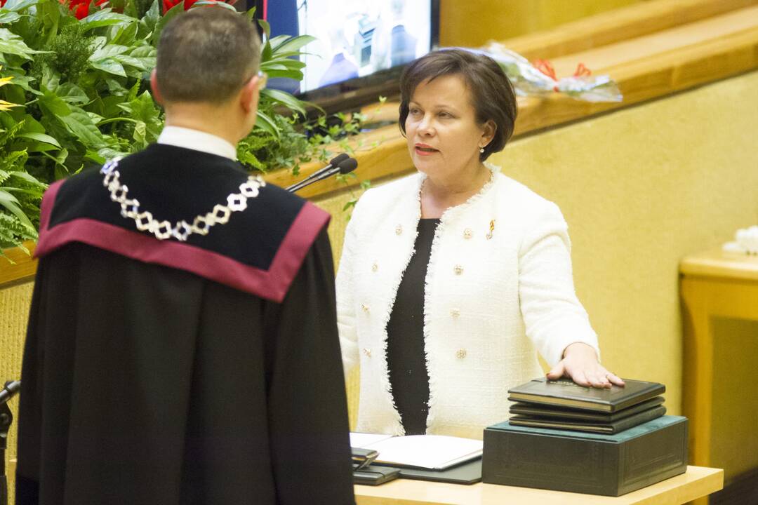 Naujas Seimas susirinko į pirmąjį posėdį