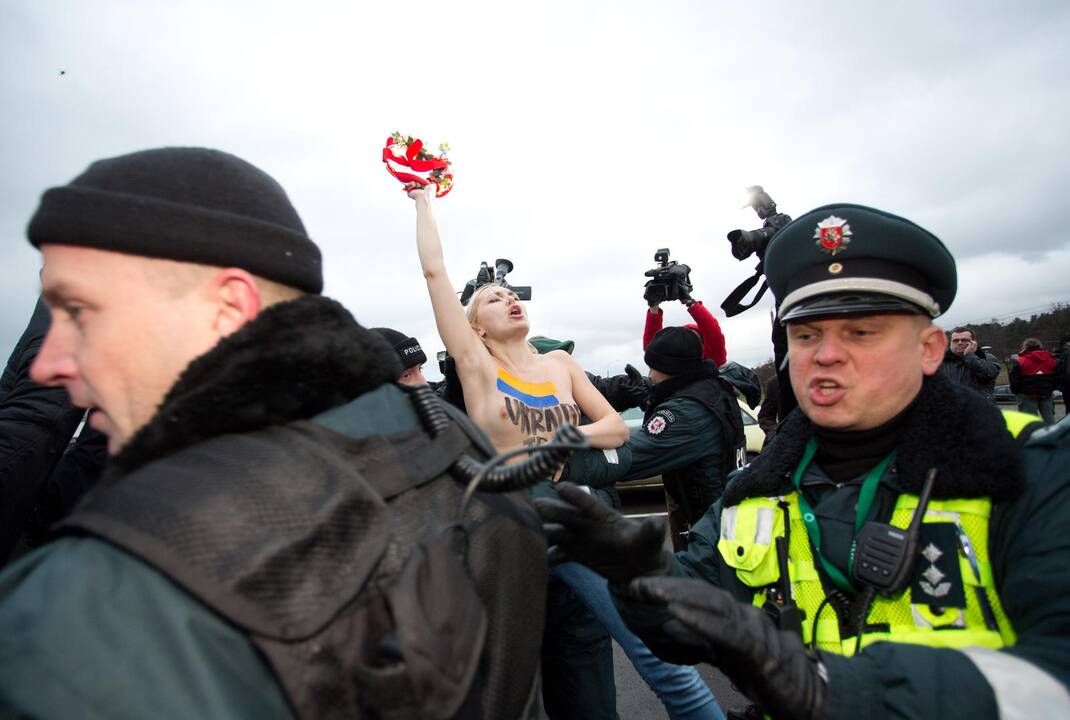 Sulaikyta Vilniuje pusnuogė protestavusi ukrainietė iš "Femen"