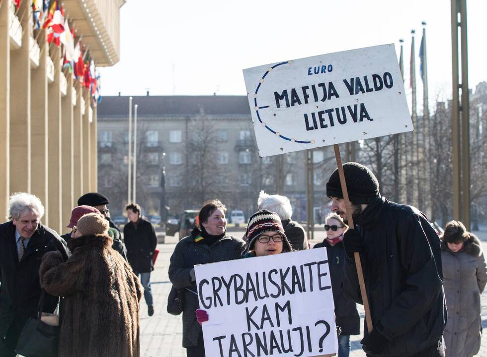 Nepriklausomybės aikštėje Vilniuje mitingavo referendumą palaikantys piliečiai