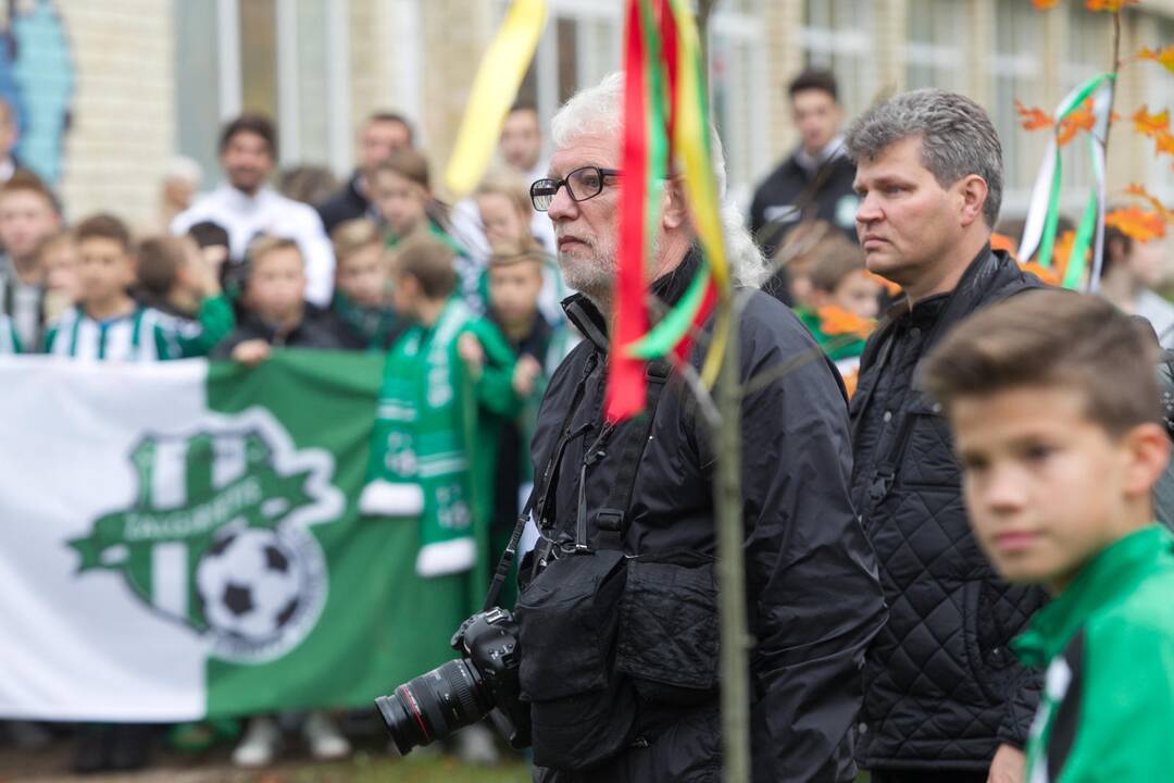 Prie Senvagės gimnazijos statys naują stadioną