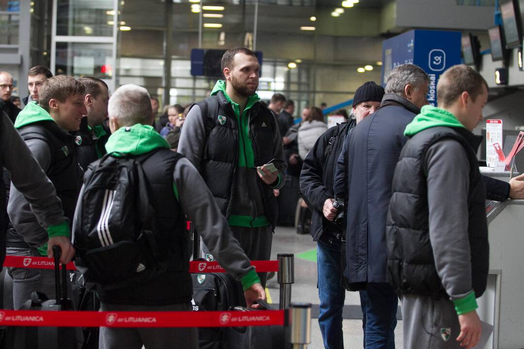 Vilniaus oro uoste į Eurolygos rungtynes išlydėta Kauno „Žalgirio“ komanda.