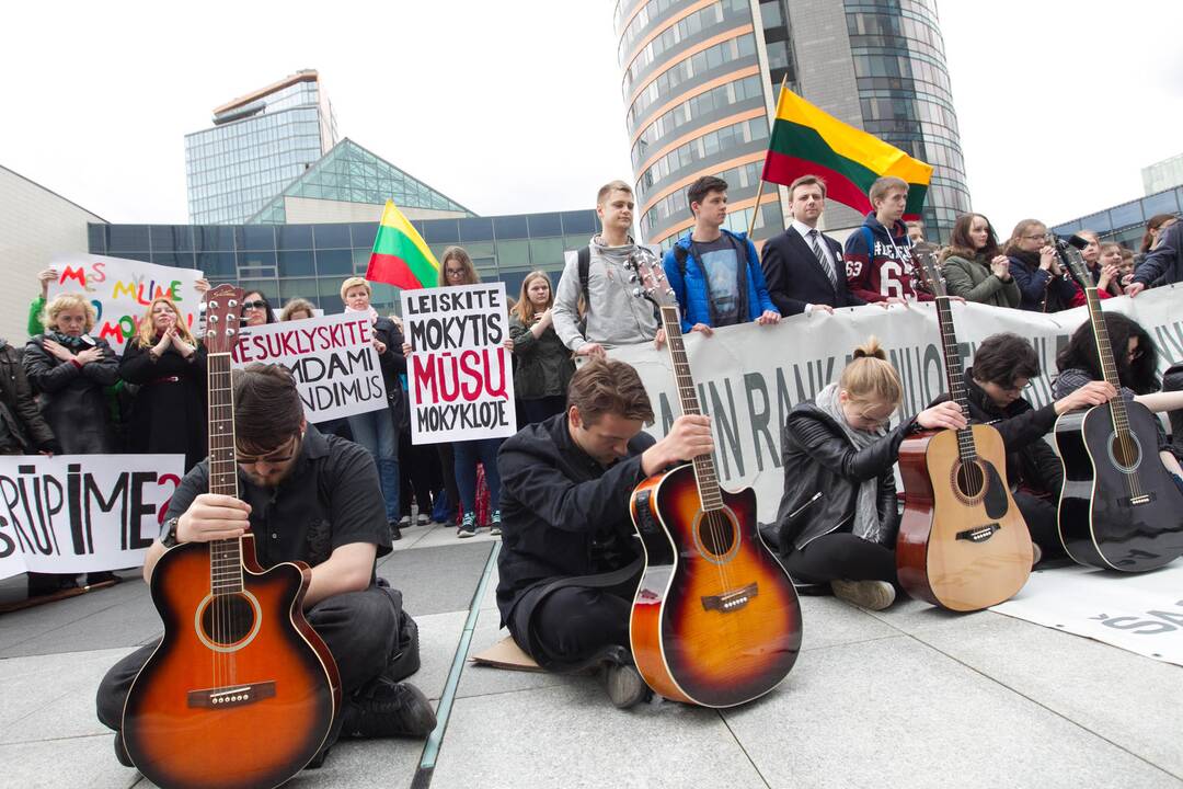 Protestavo sostinės Tuskulėnų mokyklos auklėtiniai ir mokytojai