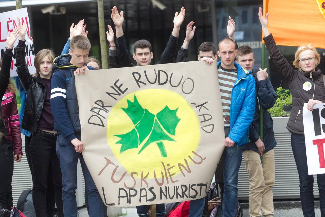 Protestavo sostinės Tuskulėnų mokyklos auklėtiniai ir mokytojai