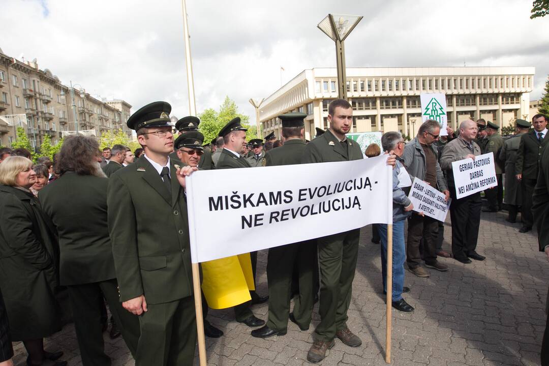 Miškininkų protestas prie Seimo