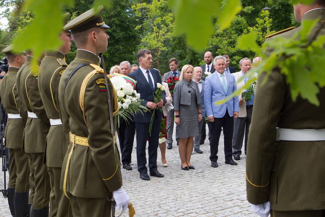 Paminėtos A. M. Brazausko mirties metinės